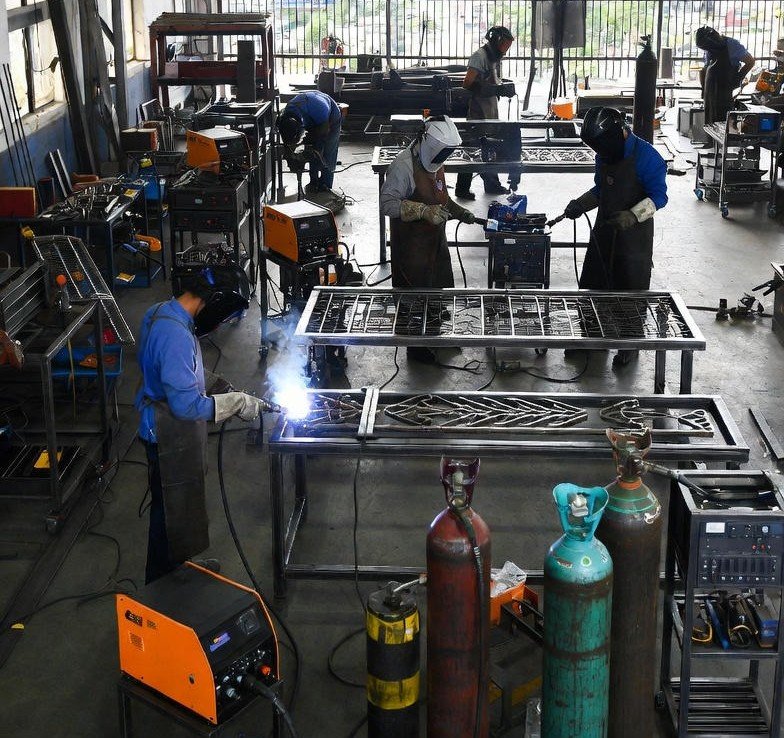 Awning & Kanopi | Fabrikasi Besi | Sebut Harga Percuma | Pembinaan Industri | Fabrikasi Besi Klang Valley | Fabrikasi Khas | Gril & Pagar | Metal Finishing | Pagar & Hoarding | Pakar Fabrikasi | Pemasangan & Pembaikan | Pemasangan di Tapak | Perkhidmatan Pembaikan | Fabrikasi Tangga | Abang Awning | Win Win Steel Fabrication Works